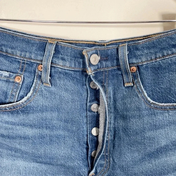 Levi's 501 Raw Hem Short - Picture 5 of 12